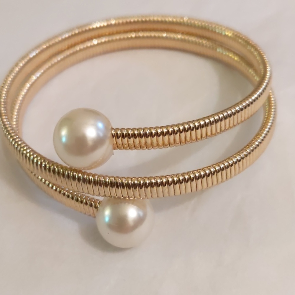 Gold flexible bracelet